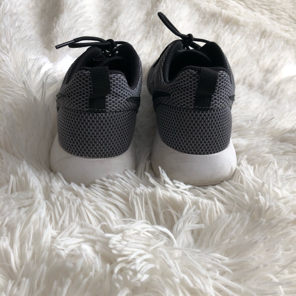 Nike Roche - Picture 5 of 6